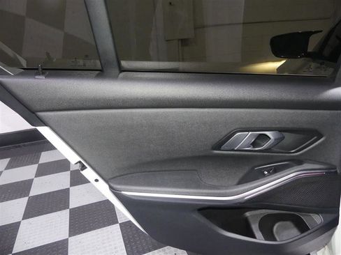 Used 2021 BMW 330i Sedan w/ Convenience Package RWD image 24