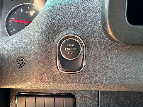 Used 2025 Mercedes-Benz Sprinter 2500 image 13