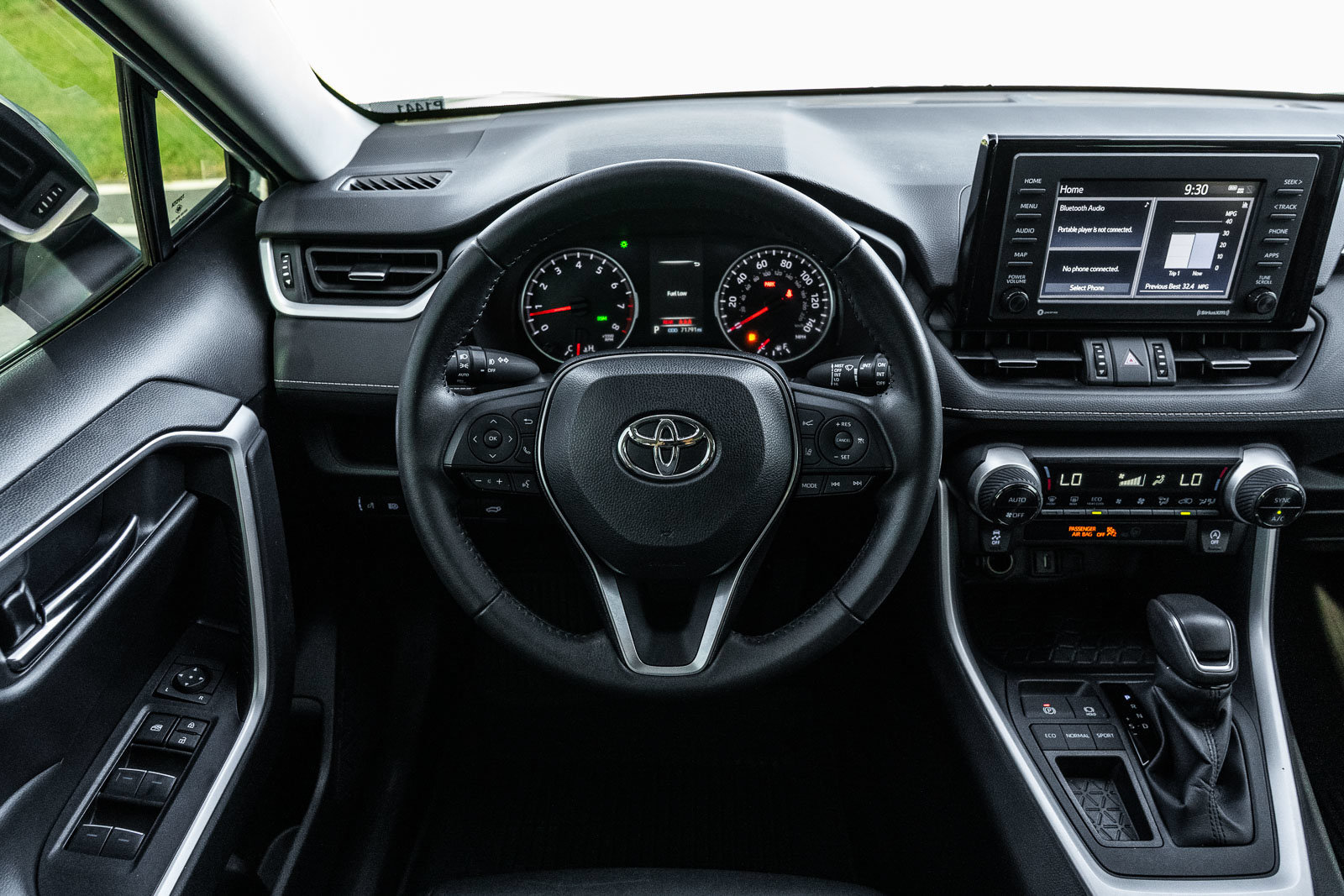 Used 2022 Toyota RAV4 XLE Premium FWD image 22