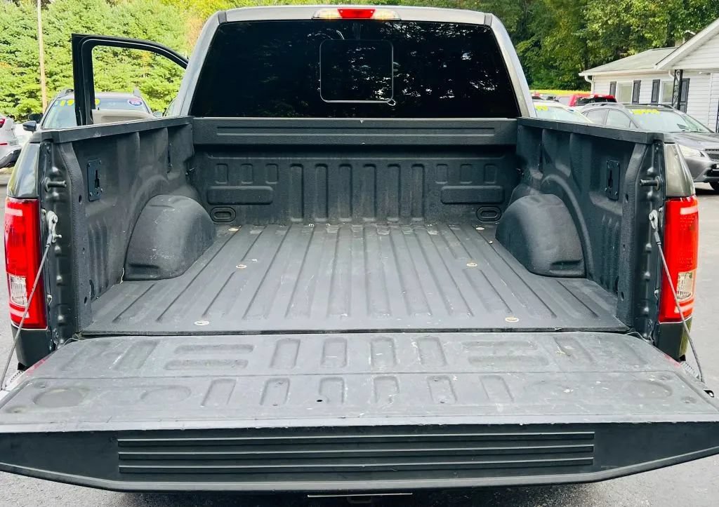 Used 2017 Ford F150 XLT w/ Equipment Group 302A Luxury AWD/4WD image 25
