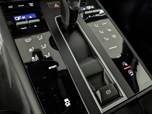 New 2026 Porsche Macan AWD/4WD image 31