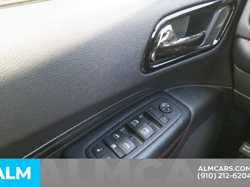 Used 2025 Dodge Durango GT RWD image 16