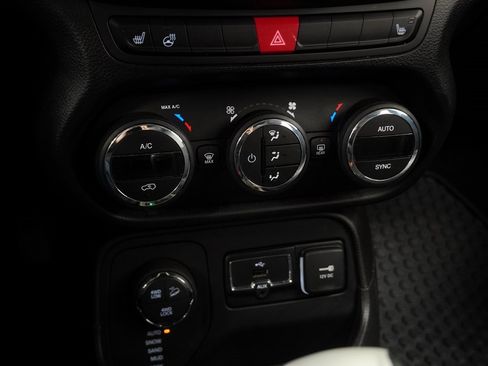 Certified 2017 Jeep Renegade Trailhawk image 36