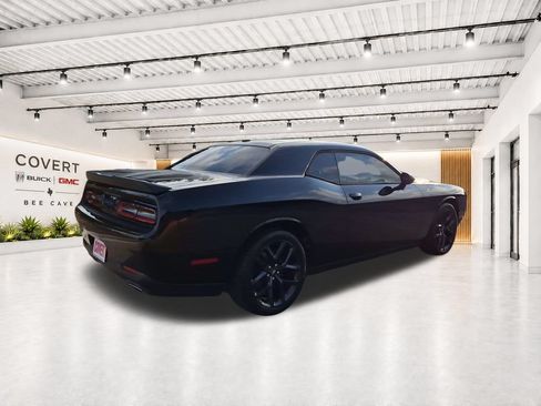 Used 2020 Dodge Challenger SXT w/ Driver Convenience Group RWD image 12