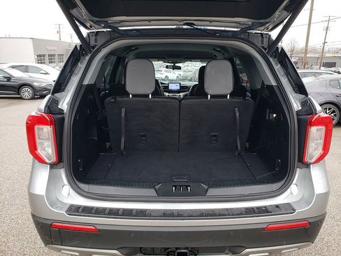Certified 2022 Ford Explorer XLT w/ Equipment Group 202A AWD/4WD image 16