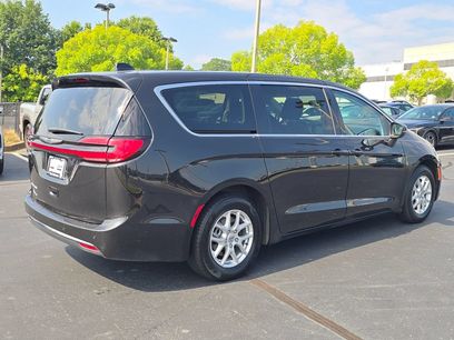 Used 2023 Chrysler Pacifica Touring-L