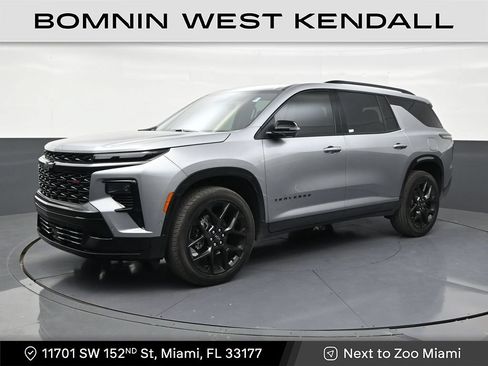 Used 2026 Chevrolet Traverse RS FWD image 1