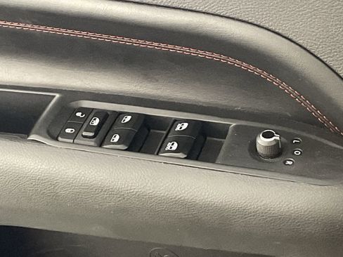 Used 2025 Jeep Compass Trailhawk AWD/4WD image 17