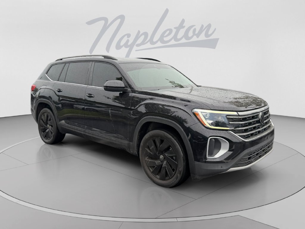 Used 2024 Volkswagen Atlas SE w/ Panoramic Sunroof Package FWD image 8