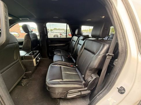 Used 2019 Ford Expedition XLT AWD/4WD image 16