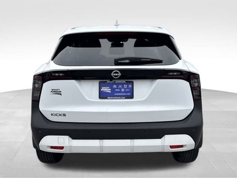 Used 2025 Nissan Kicks SV w/ Illumination Package image 4