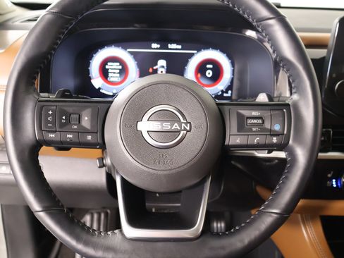 Used 2024 Nissan Pathfinder Platinum AWD/4WD image 3