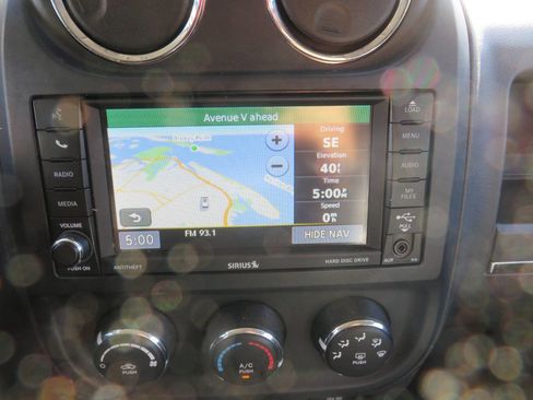 Used 2017 Jeep Patriot High Altitude image 18