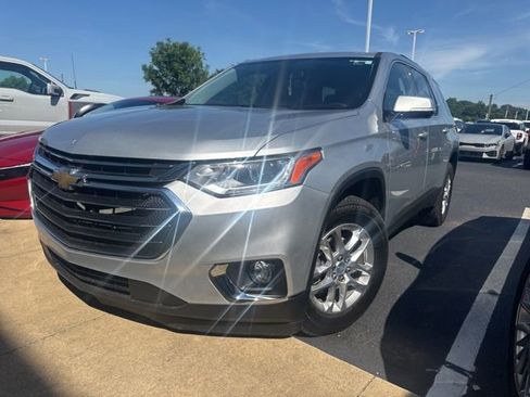 Used 2020 Chevrolet Traverse LT FWD image 1