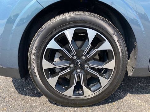 Used 2024 Kia Carnival EX FWD image 22