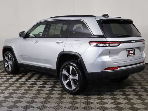 Used 2024 Jeep Grand Cherokee Limited w/ Luxury Tech Group II AWD/4WD image 13
