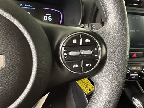 Used 2024 Kia Soul LX FWD image 17