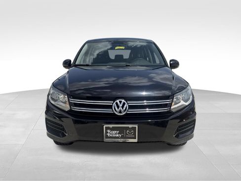 Used 2017 Volkswagen Tiguan Limited w/ Alloy Wheels Package FWD image 2