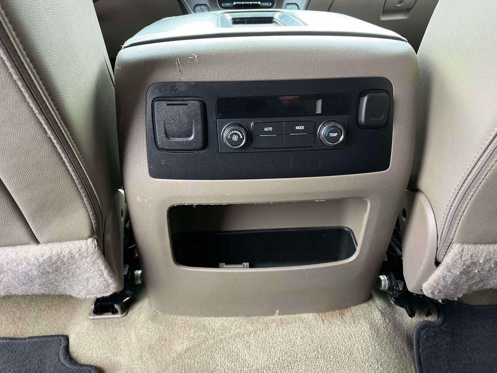Used 2018 Chevrolet Suburban LT RWD image 14