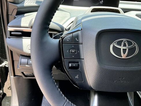 Used 2026 Toyota C-HR AWD/4WD image 10