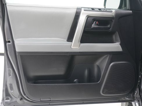 Used 2011 Toyota 4Runner SR5 w/ Convenience Pkg RWD image 13