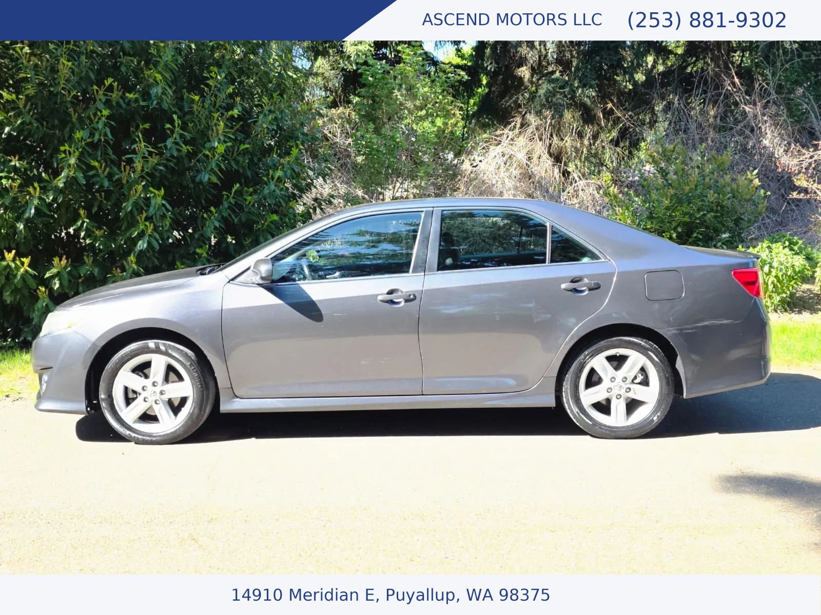 Used 2014 Toyota Camry SE FWD image 2