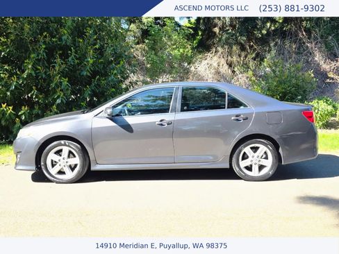 Used 2014 Toyota Camry SE FWD image 2