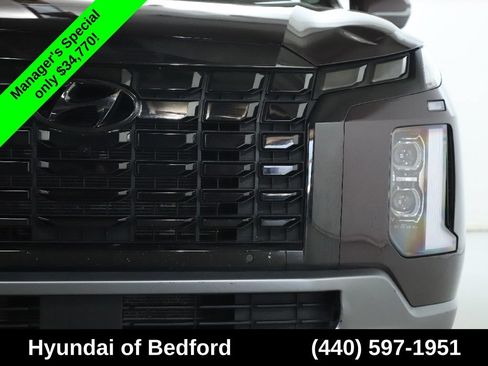 Used 2023 Hyundai Palisade Limited w/ Winter Package AWD/4WD image 8