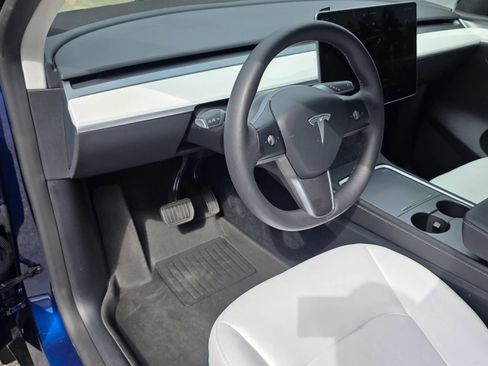 Used 2024 Tesla Model Y Long Range AWD/4WD image 9