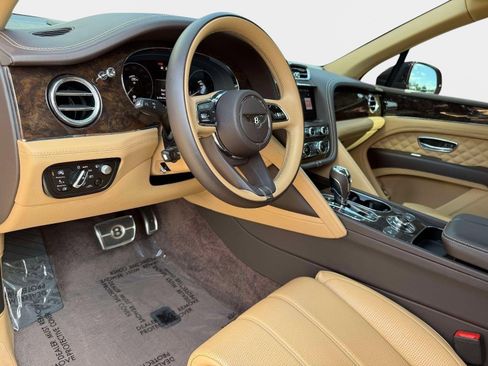 Used 2022 Bentley Bentayga image 44