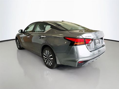 Used 2023 Nissan Altima 2.5 SV AWD/4WD image 10