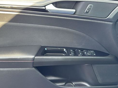 Used 2016 Ford Fusion SE image 11