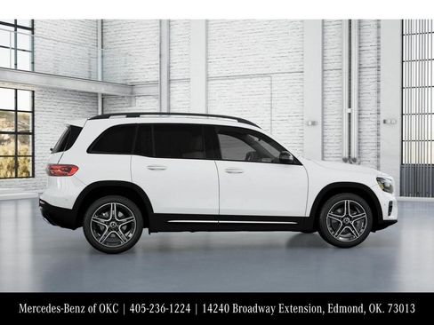 Used 2026 Mercedes-Benz GLB 250 4MATIC image 17