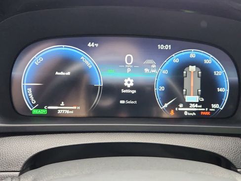 Used 2024 Toyota Crown Limited image 22