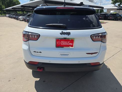 Used 2025 Jeep Compass Trailhawk AWD/4WD image 4