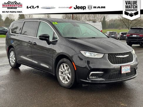 Used 2024 Chrysler Pacifica Touring-L image 11