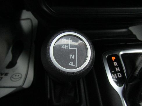 Used 2023 Jeep Wrangler Willys AWD/4WD image 29