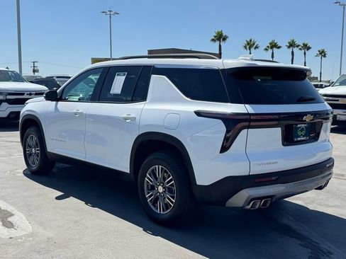 Certified 2026 Chevrolet Traverse LT w/ Driver Confidence Package FWD image 3