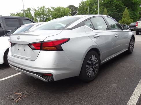 Used 2023 Nissan Altima 2.5 SV FWD image 4