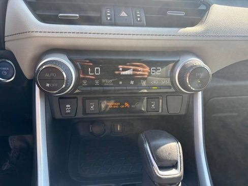 Used 2021 Toyota RAV4 XLE Premium AWD/4WD image 31
