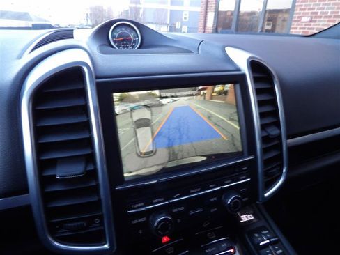 Used 2016 Porsche Cayenne image 36