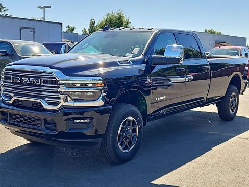 New 2026 RAM 2500 Laramie AWD/4WD image 3