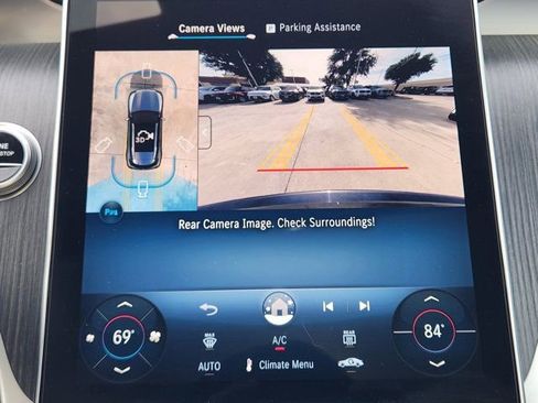 Used 2025 Mercedes-Benz GLC 300 4MATIC image 18