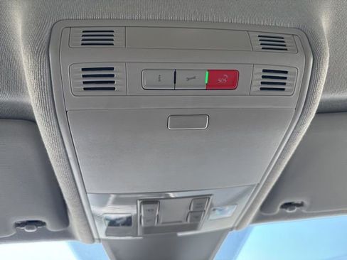 Used 2024 Volkswagen Tiguan SE image 28