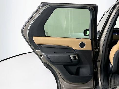 Used 2023 Land Rover Discovery Metropolitan Edition AWD/4WD image 23