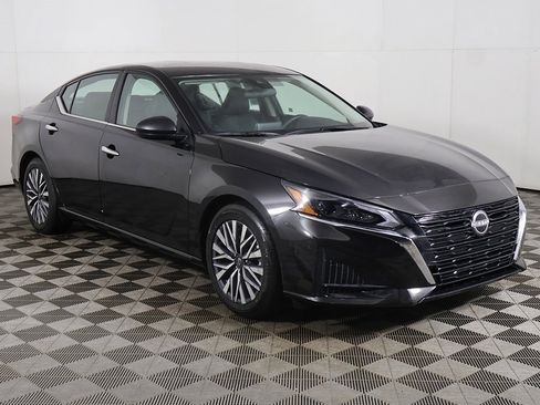 Used 2025 Nissan Altima 2.5 SV image 43