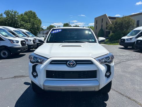 Used 2024 Toyota 4Runner TRD Off-Road Premium w/ Off Road Premium Plus Package AWD/4WD image 2