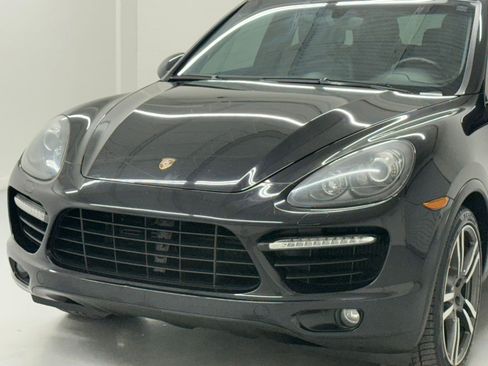 Used 2013 Porsche Cayenne Turbo image 11