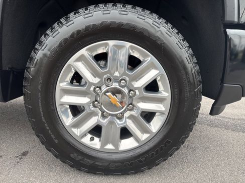 Used 2024 Chevrolet Silverado 2500 High Country w/ High Country Premium Package image 11