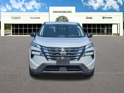 Used 2024 Nissan Rogue S AWD/4WD image 2
